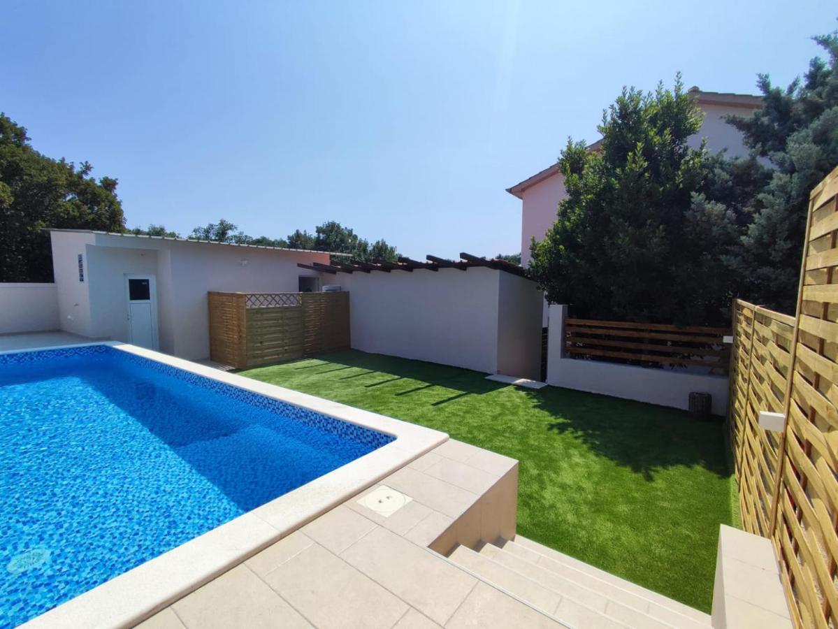 Apartman Debora Sa Privatnim Bazenom Pula Luaran gambar