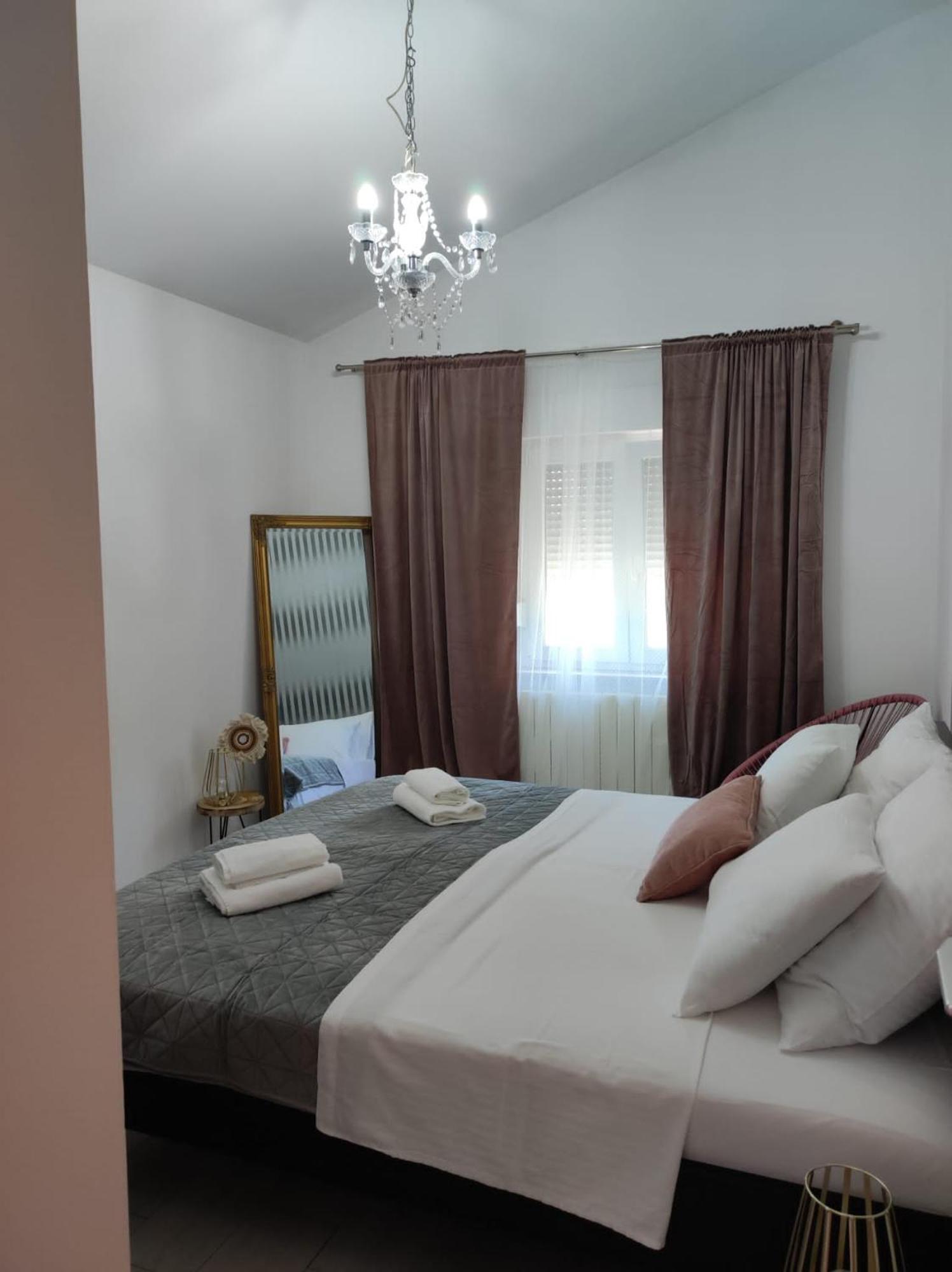 Apartman Debora Sa Privatnim Bazenom Pula Luaran gambar