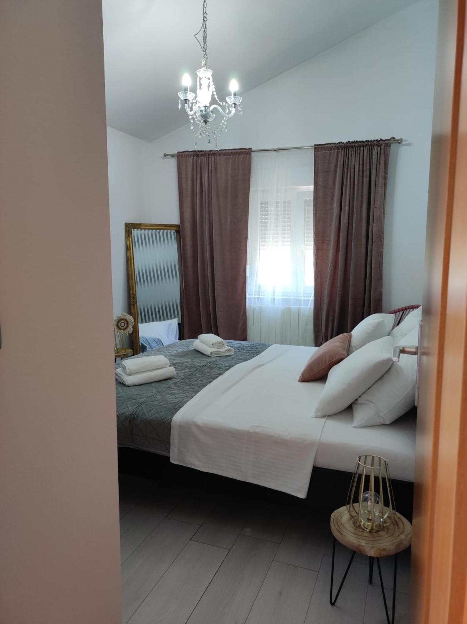Apartman Debora Sa Privatnim Bazenom Pula Luaran gambar
