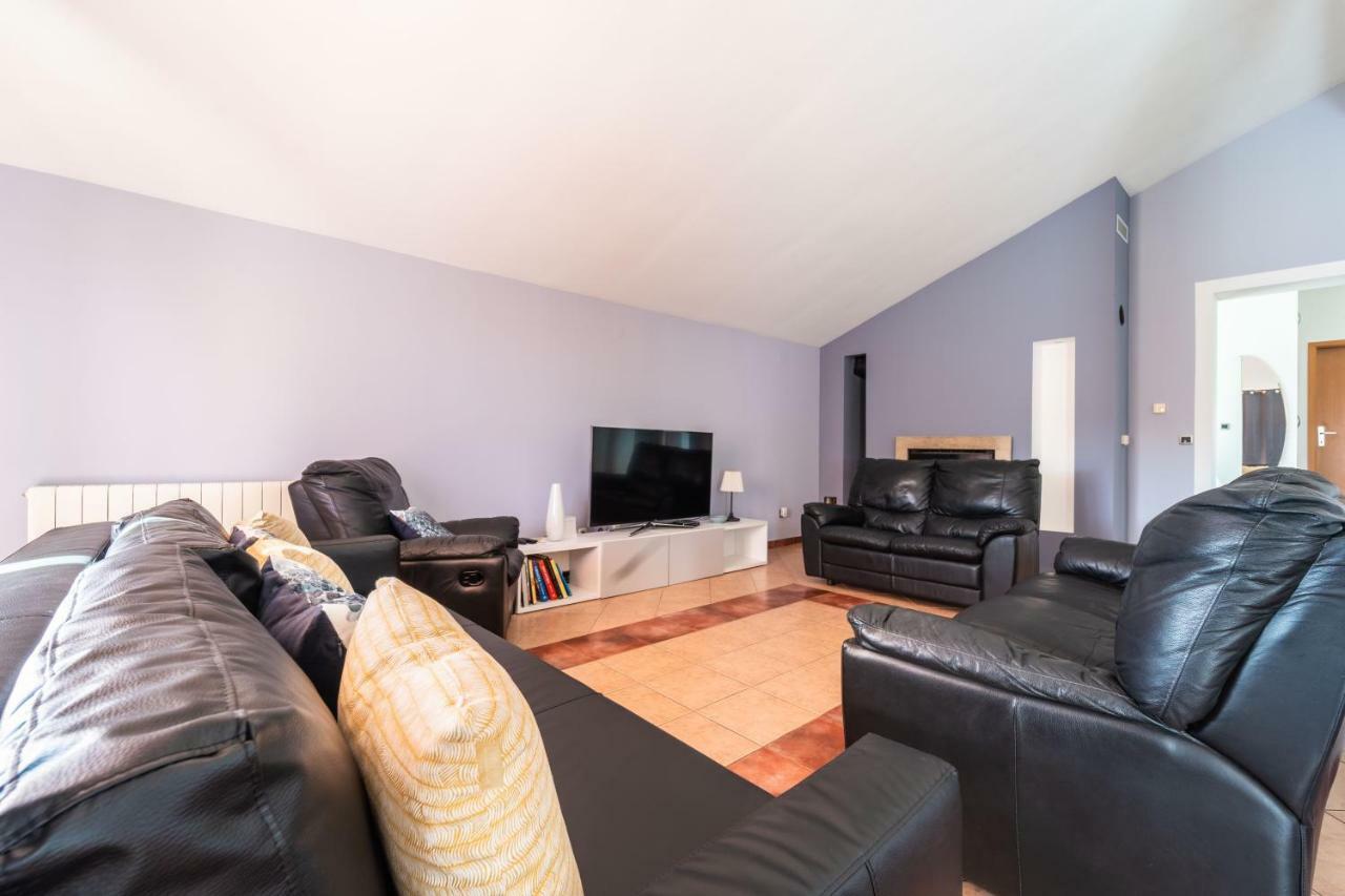 Apartman Debora Sa Privatnim Bazenom Pula Luaran gambar